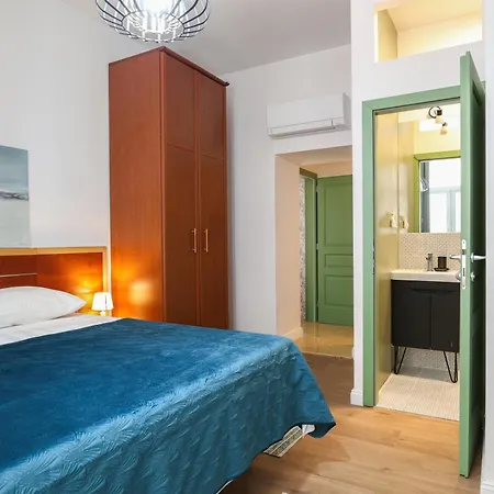 Kastel Old Town Апартаменти *